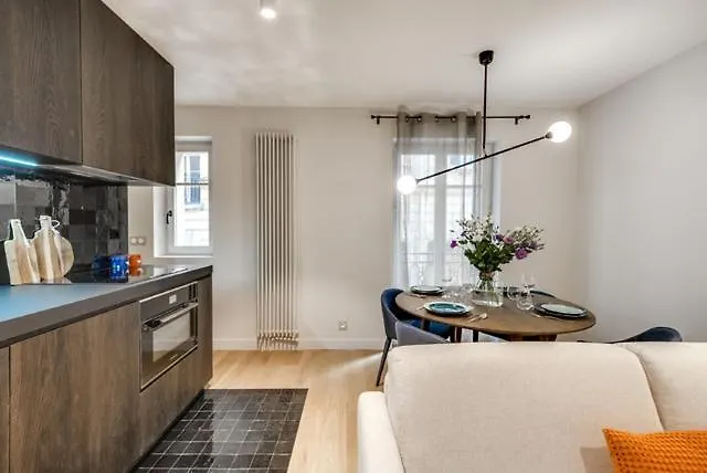 Warm And Bright Front Of Jardin Du Luxembourg Apartment Paris